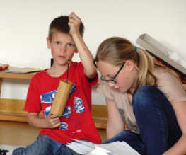 zwei kids_Web_Koshi und Lesen.jpg